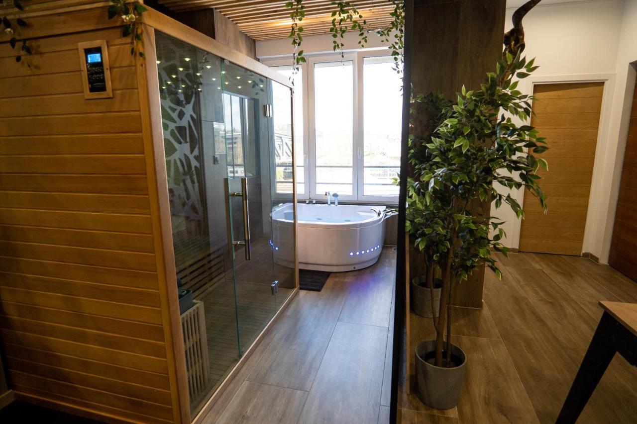Capsule Wellness - Sauna - Balneo - Machine De Sport Privatif - Ps5 - 2 Chambres Valenciennes Buitenkant foto